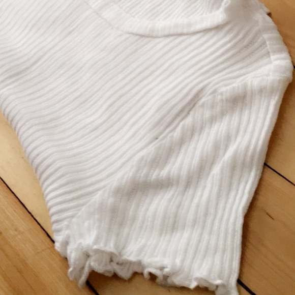 2/15$☪️ White🤍Ribbed CropTop - Picture 2 of 5